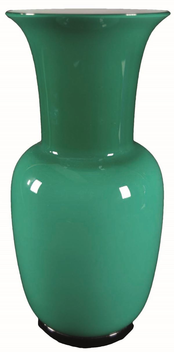 VENINI : Opalino 1984  - vaso in vetro soffiato di colore verde - Auction AUCTION OF GRAPHICS AND GLASSES - I - Fidesarte - Casa d'aste