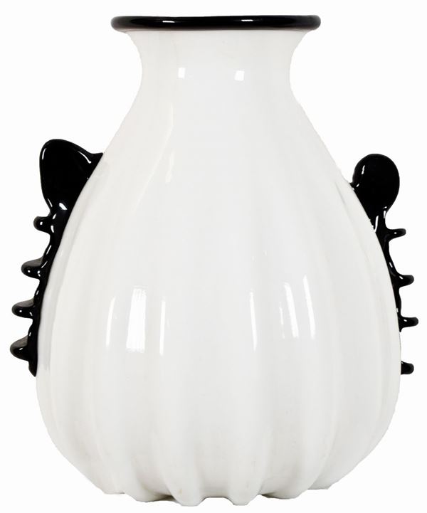 MAESTRI MURANESI : Vaso   ((anni '40))  - vaso in vetro lattimo - Auction ASTA DI NATALE - II SESSIONE - II - Fidesarte - Casa d'aste