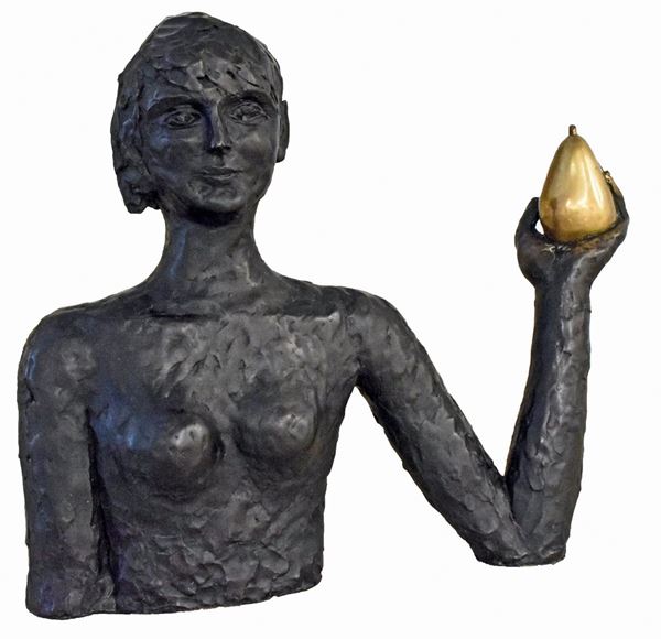FRANCO GENTILINI : Ragazza con pera  ((1970))  - scultura in bronzo es. 2/3 - Asta 76° ASTA DI ARTE MODERNA E CONTEMPORANEA - I - Fidesarte - Casa d'aste