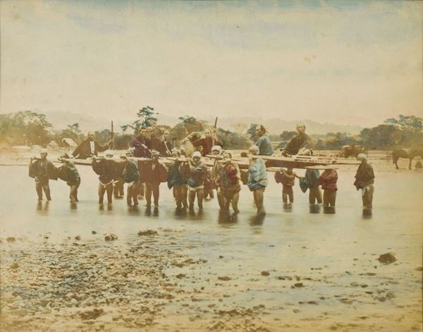 FELICE BEATO : Senza titolo (Scena di vita giapponese)  (1860 ca.)  - Stampa all'albumina acquerellata a mano, incorniciata - Asta 76° ASTA - FOTOGRAFIA - II - Fidesarte - Casa d'aste