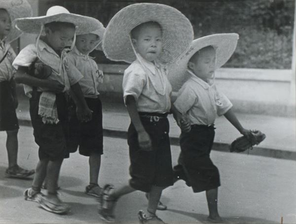 ROBERT CAPA - Chinese War Orphans