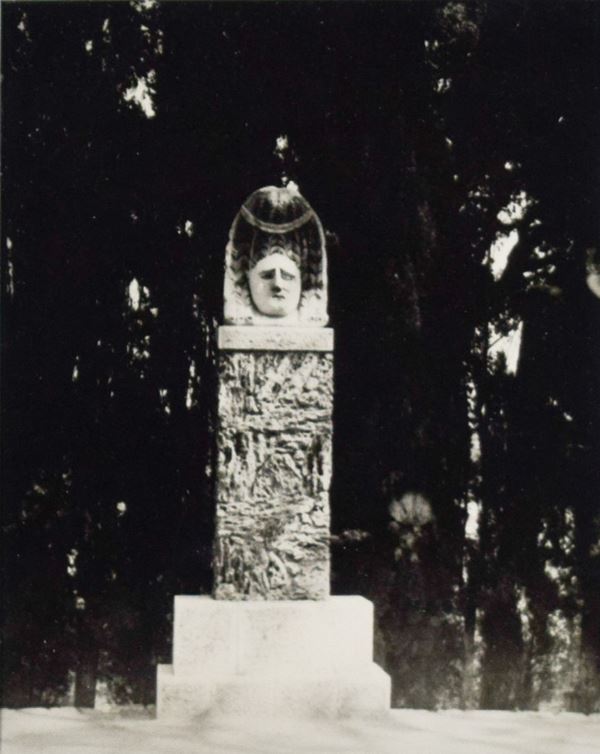 GERMAINE KRULL - Stèle Romaine, Château de Clavary.