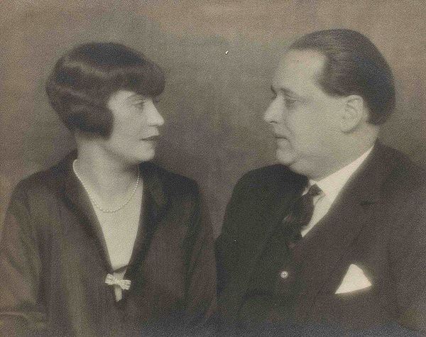 MAN RAY - Honorine Deschrijver (1897-1977) et Paul-Gustave Van Hecke  (1897-1977)