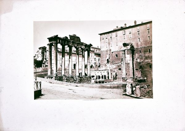 AUGUSTE-ROSALIE BISSON : Tempio di Saturno  (1860 ca.)  - foto all'albumina montata su cartoncino bristol - Asta FOTOGRAFIA - OPERE D'ARTE SU CARTA - ARTE AL FEMMINILE - I - Fidesarte - Casa d'aste