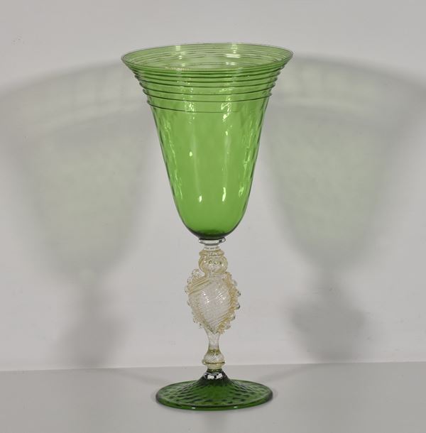 MURANO : Coppa verde  -  coppa in vetro verde con stelo oro zecchino 24 kt - Asta Arte Moderna e Contemporanea - Grafica d'autore e vetri di Murano - Fidesarte - Casa d'aste