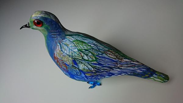 OLIMPIA BIASI : Colombo dipnto  - tecnica mista su cartapesta e vetro - Auction Arte Moderna e Contemporanea - Author graphics and Murano Glasses - Fidesarte - Casa d'aste