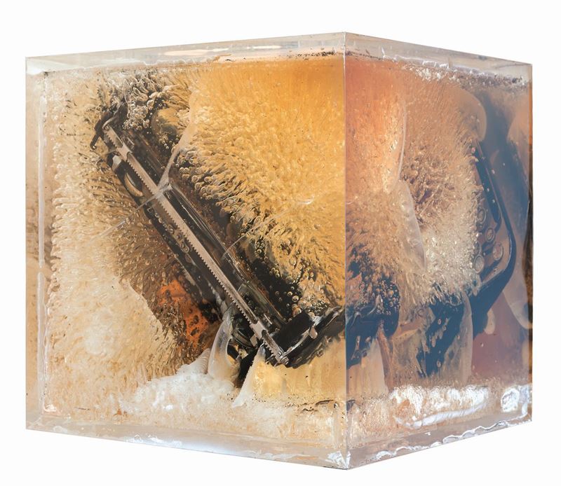 Arman Fernandez - Cube (machine a Ecrire Dans Plexiglass)
