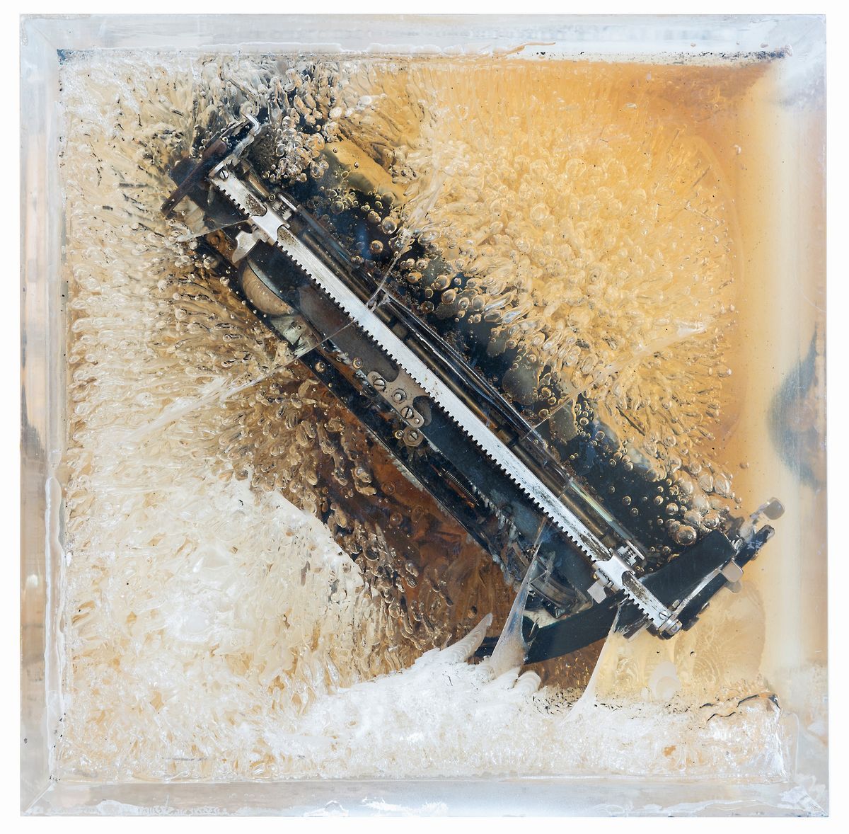 Arman Fernandez - Cube (machine a Ecrire Dans Plexiglass)