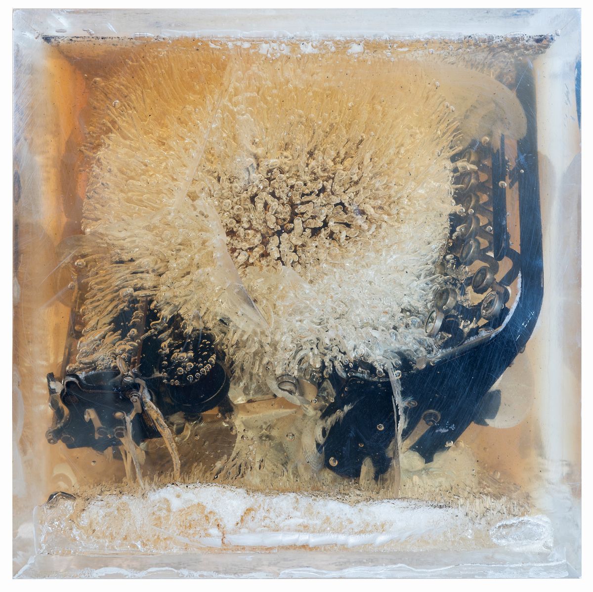 Arman Fernandez - Cube (machine a Ecrire Dans Plexiglass)