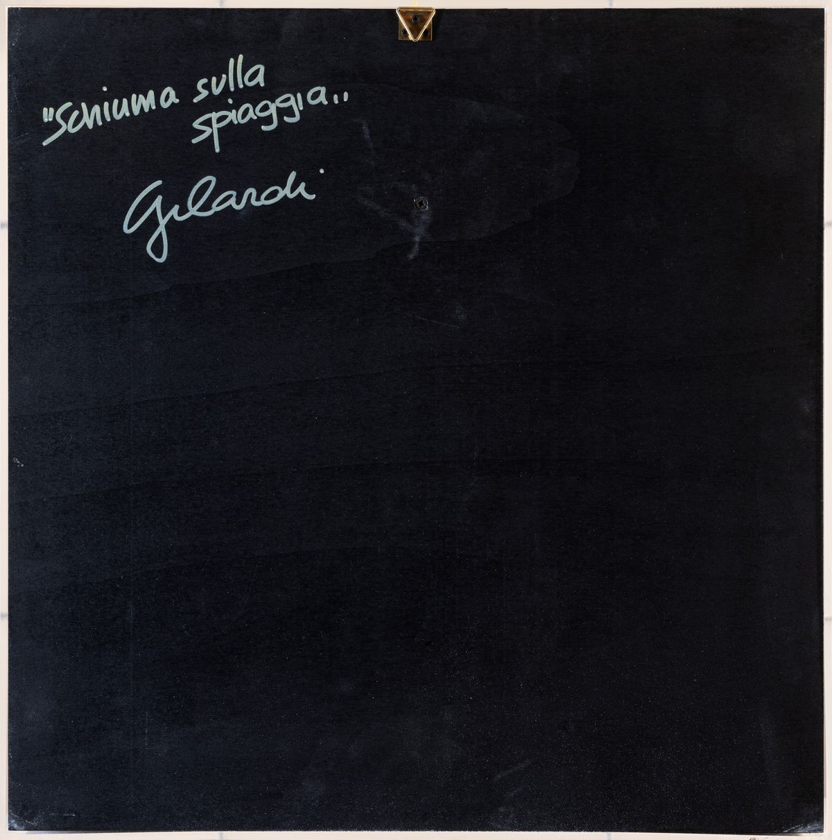 Schiuma sulla spiaggia