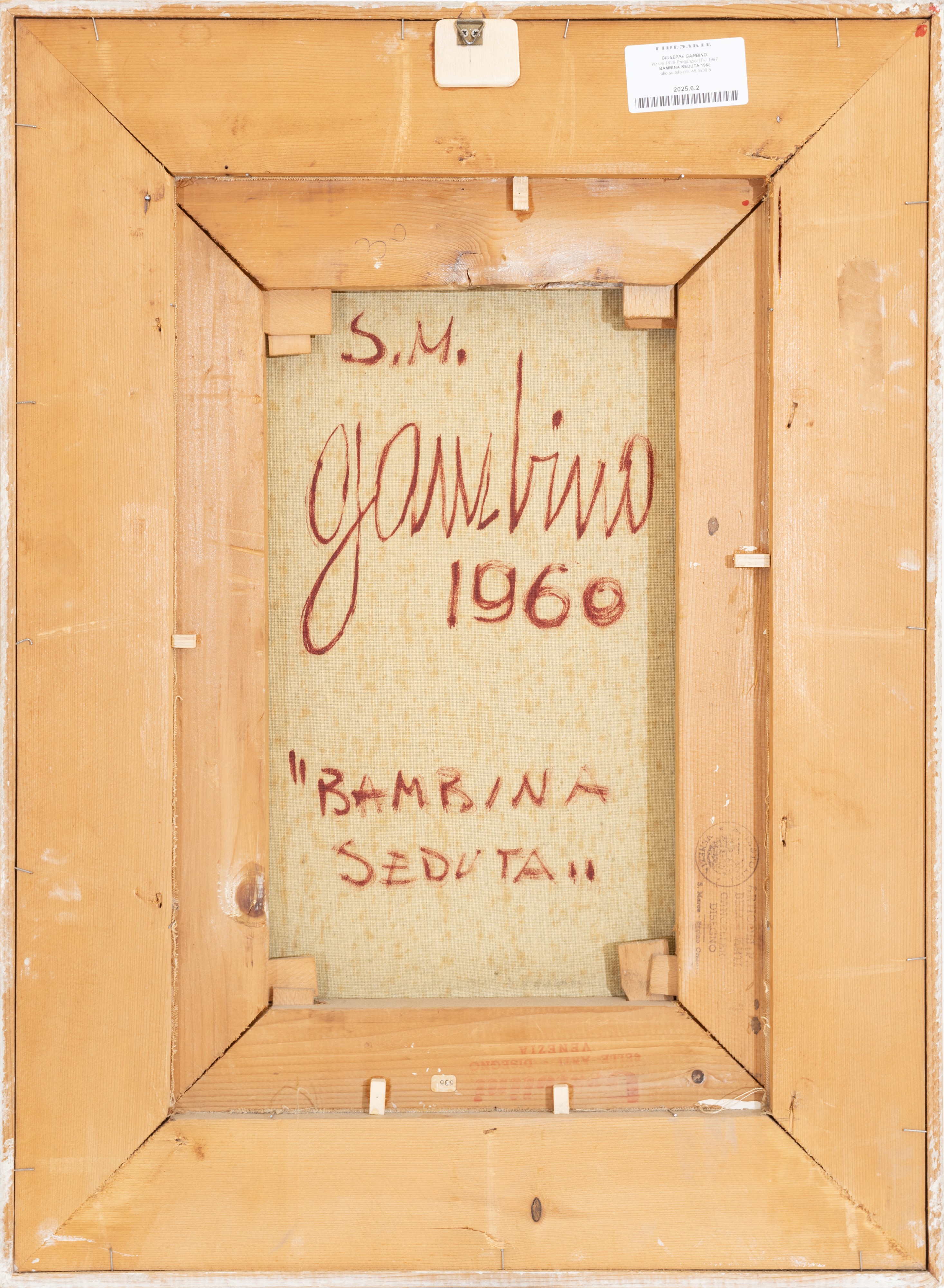Bambina seduta